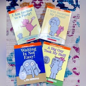 Elephant & Piggie bundle of 4 books by Mo Willems- like new condition!